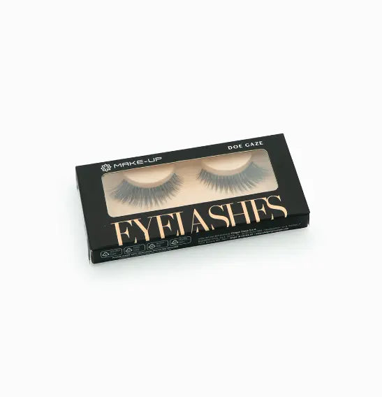 FAUX CILS «DOE GAZE» dans un élégant emballage noir avec fenêtre transparente. Faux cils réutilisables pour un regard intense et glamour.